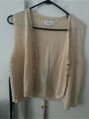 Anniwear Cream Crochet-Trim Sleeveless Button Vest